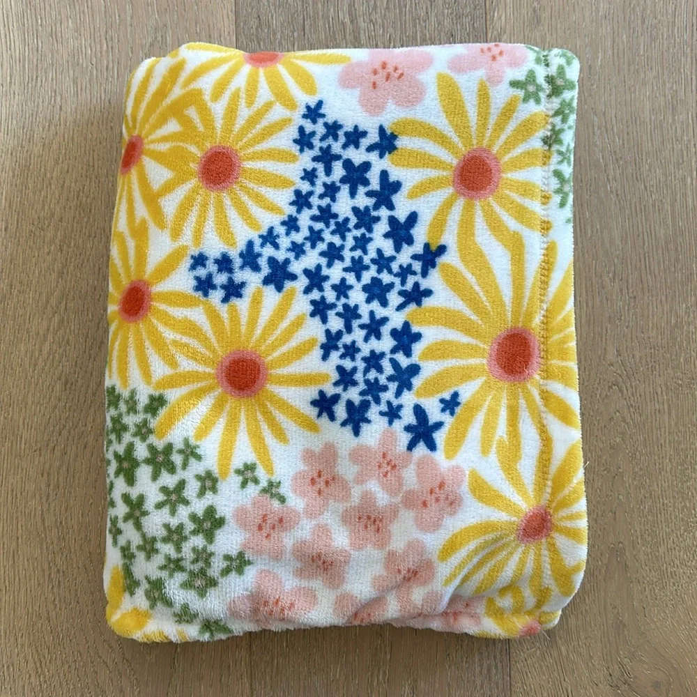 Room Essentials Printed Plush Floral Easter Throw Blanket